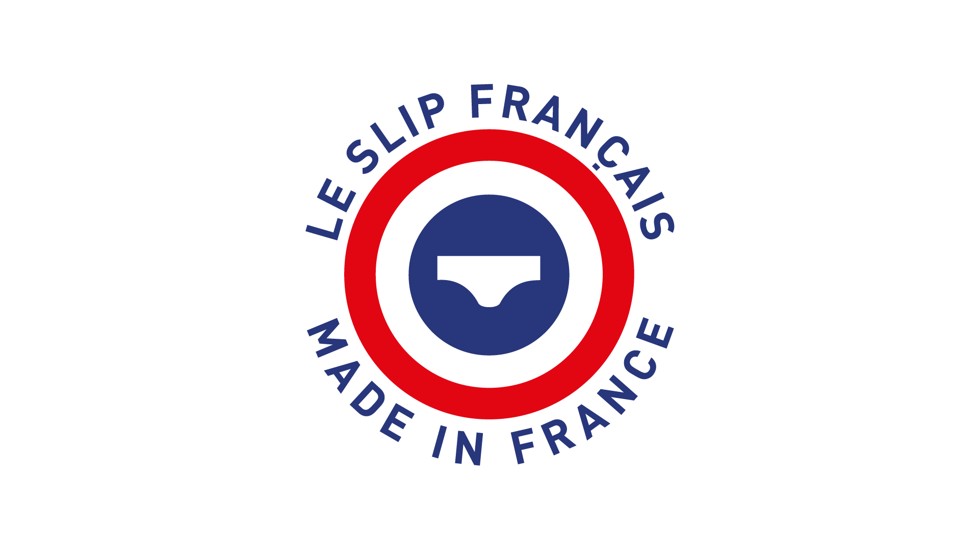 Logo de la marque Le Slip Français, composé d’un slip blanc stylisé au centre d’un cercle bleu, entouré de cercles concentriques blancs et rouges, avec les mots “LE SLIP FRANÇAIS” en haut et “MADE IN FRANCE” en bas en lettres bleues.