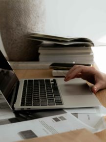 Comment moderniser mon logo sans perdre l’essence de ma marque ?