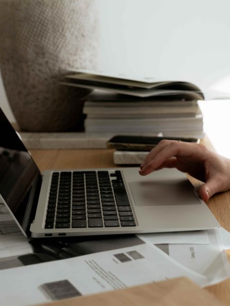 Comment moderniser mon logo sans perdre l’essence de ma marque ?