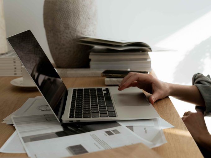 Comment moderniser mon logo sans perdre l’essence de ma marque ?